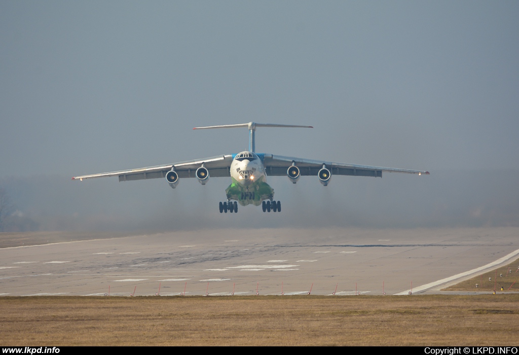 Uzbekistan Airways – Iljuin IL-76TD UK-76426