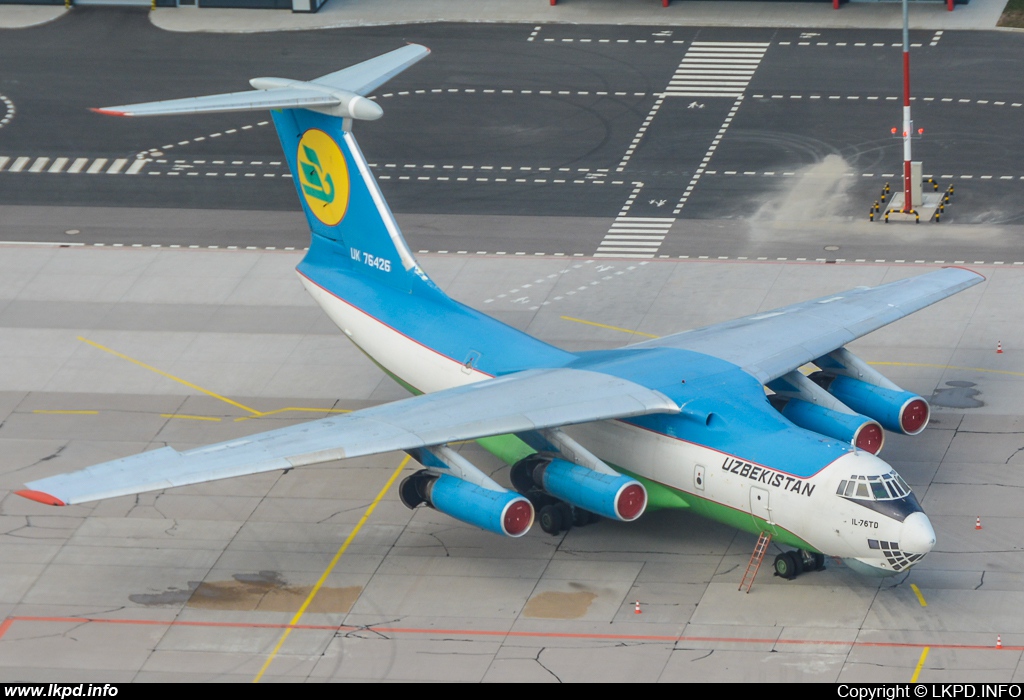 Uzbekistan Airways – Iljuin IL-76TD UK-76426