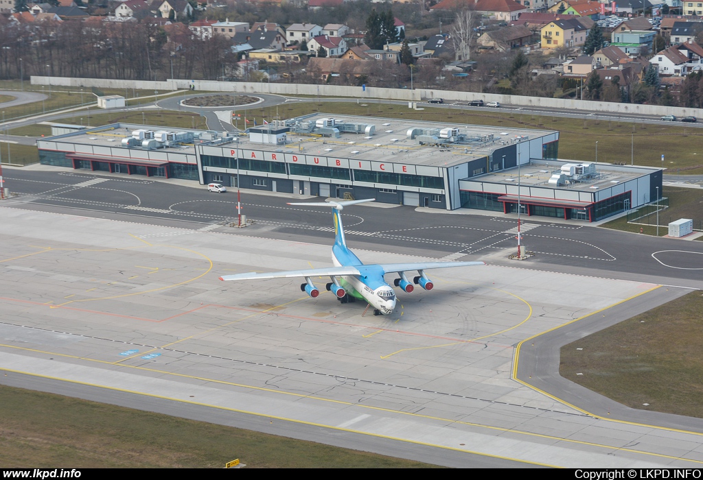 Uzbekistan Airways – Iljuin IL-76TD UK-76426