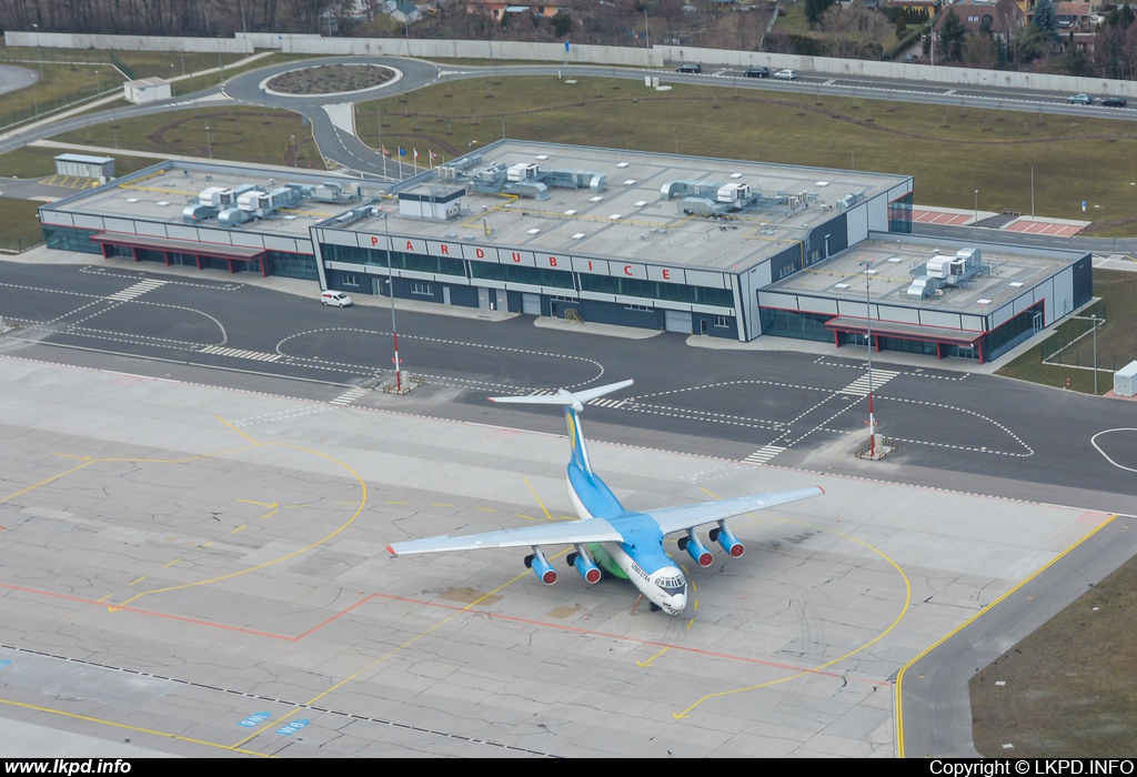 Uzbekistan Airways – Iljuin IL-76TD UK-76426