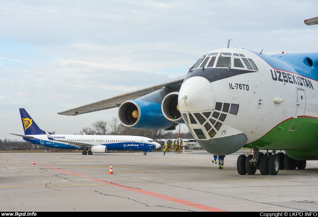 Uzbekistan Airways – Iljuin IL-76TD UK-76426