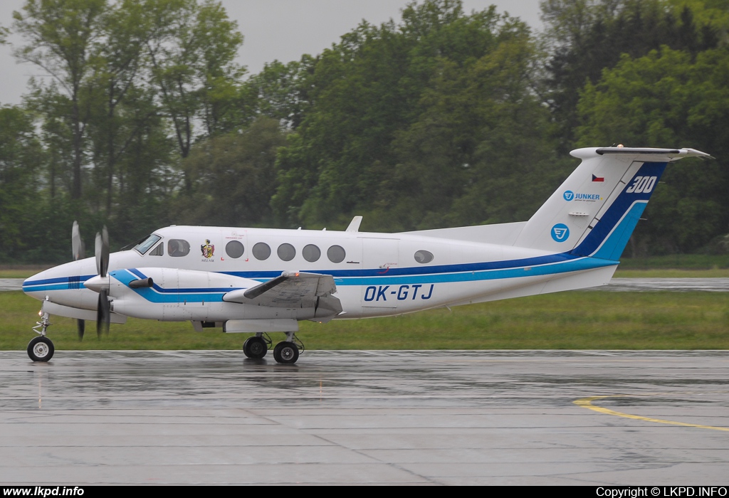 Junker – Beech Super King Air 300LW OK-GTJ