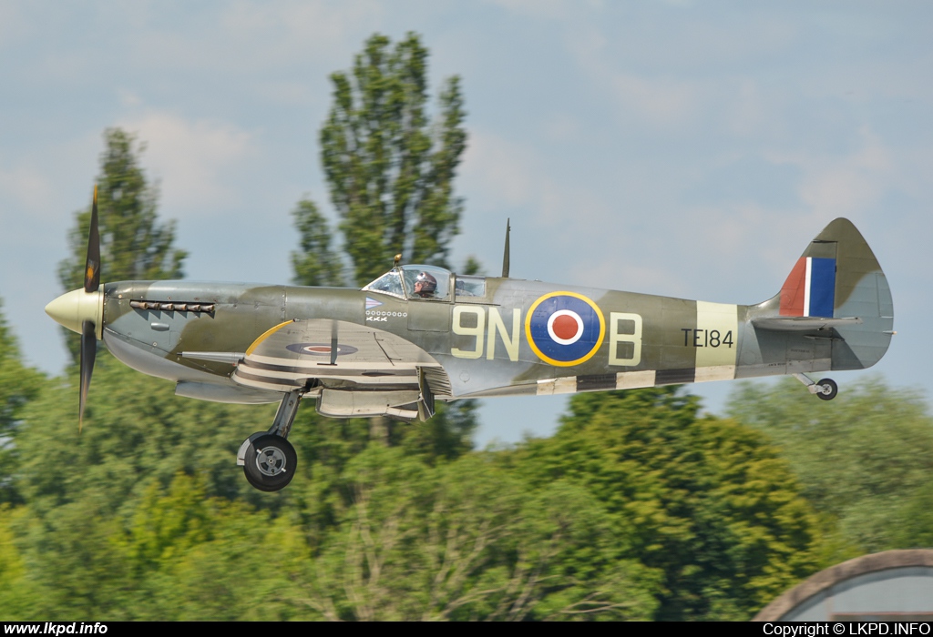 Private/Soukrom – Supermarine 361 Spitfire LF16E G-MXVI