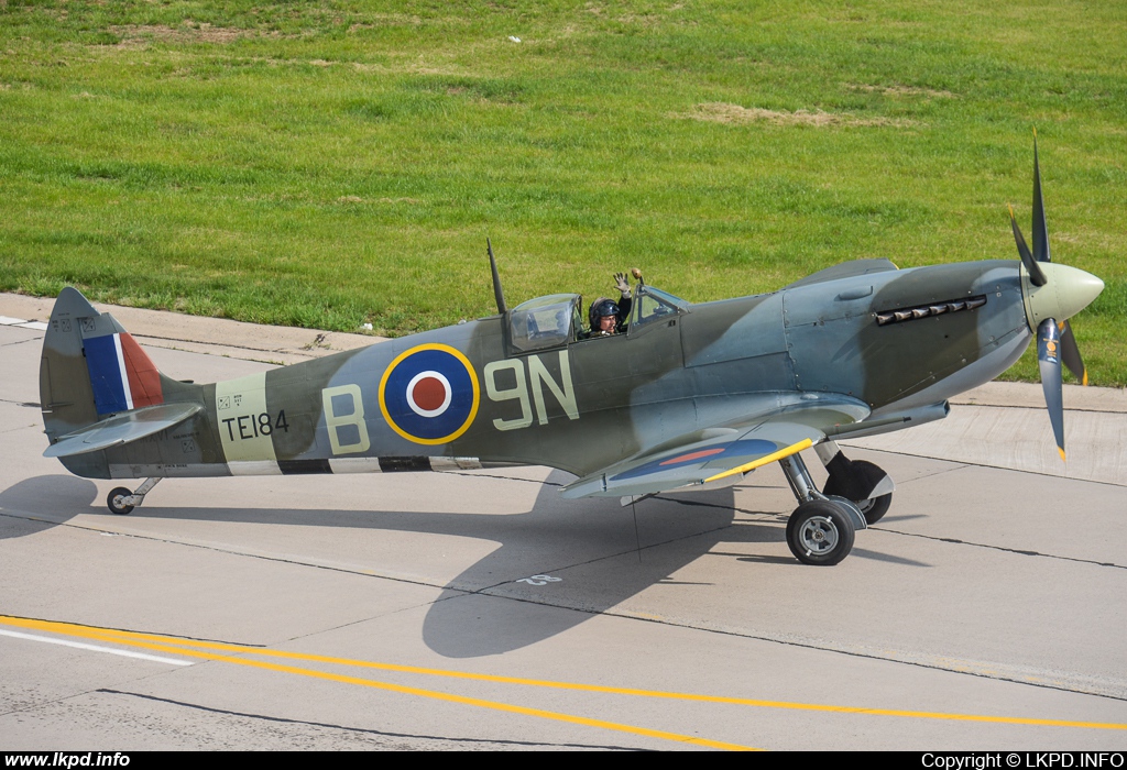 Private/Soukrom – Supermarine 361 Spitfire LF16E G-MXVI