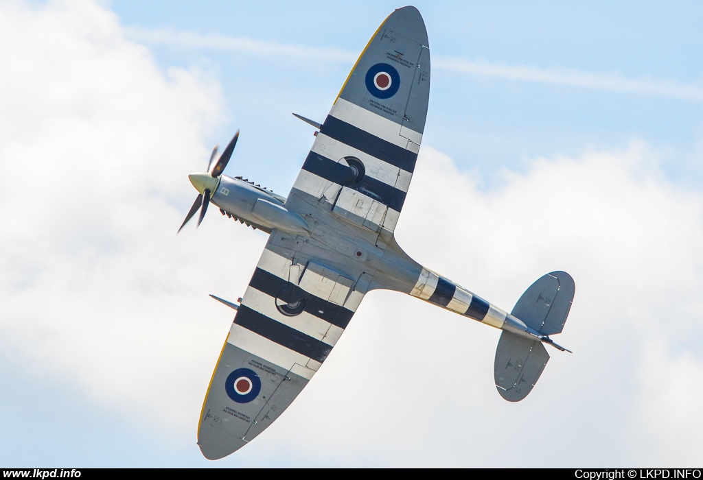 Private/Soukrom – Supermarine 361 Spitfire LF16E G-MXVI