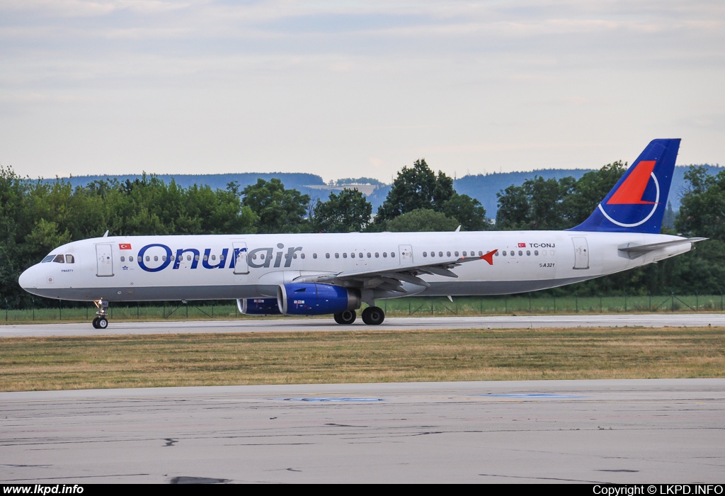 Onur Air – Airbus A321-131 TC-ONJ