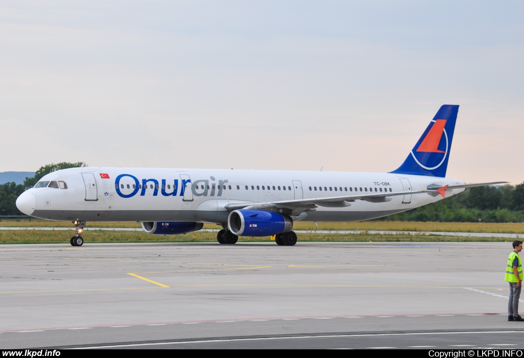 Onur Air – Airbus A321-231 TC-OBK