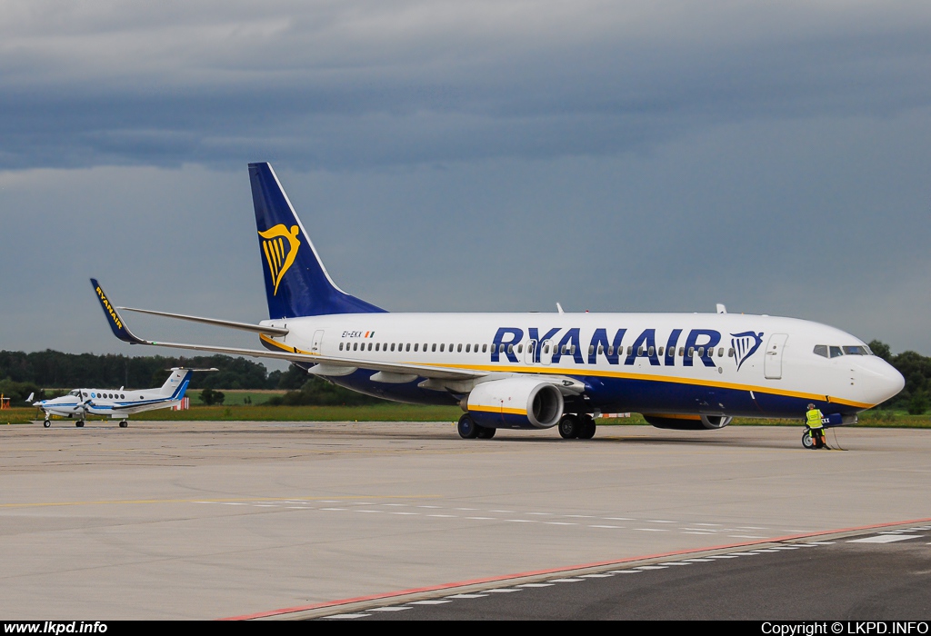 Ryanair – Boeing B737-8AS EI-EKX