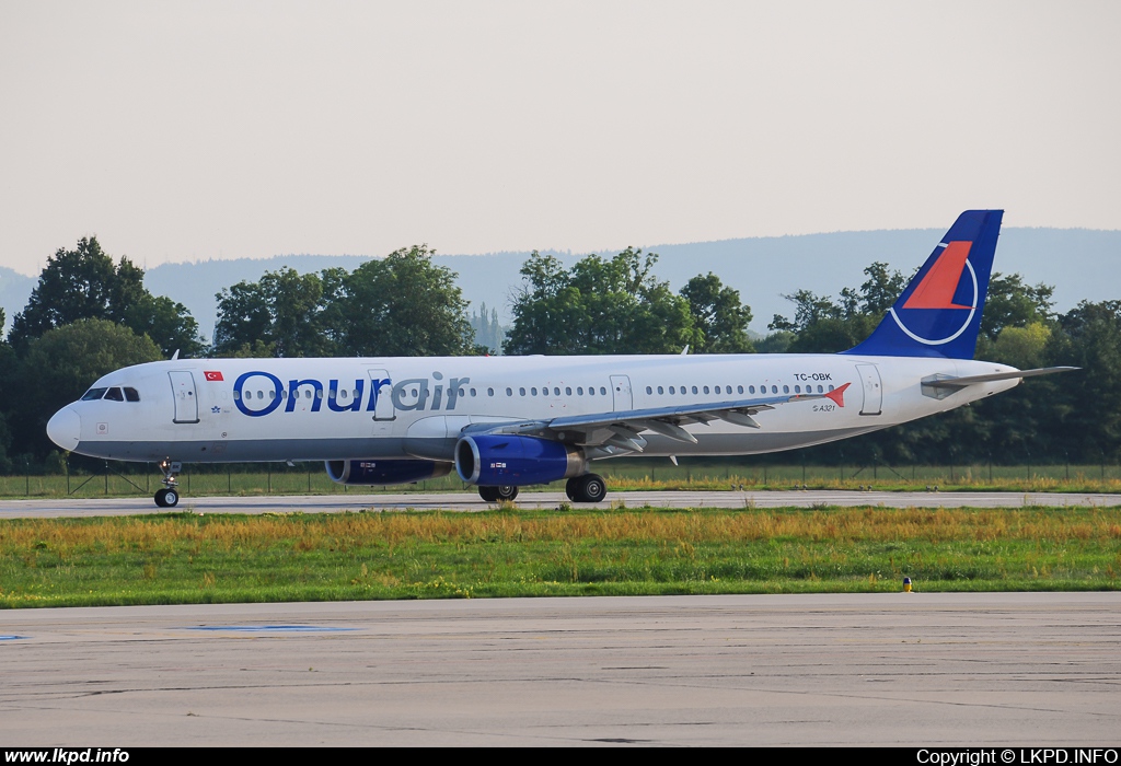 Onur Air – Airbus A321-231 TC-OBK