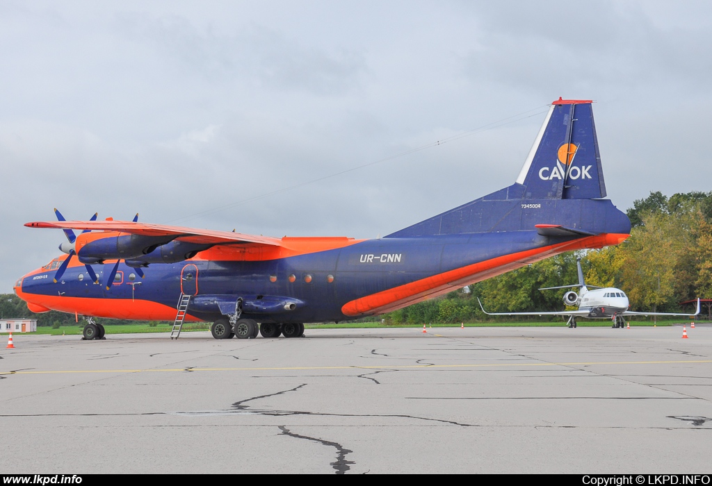 CAVOK – Antonov AN-12B UR-CNN