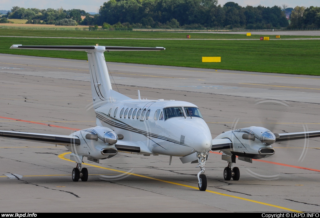 Phenix Aviation – Beech 350 F-HMUT