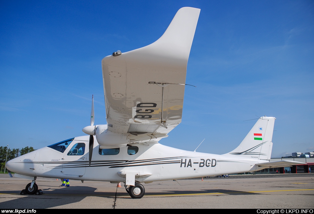 Private/Soukrom – Tecnam P-2006T HA-BGD