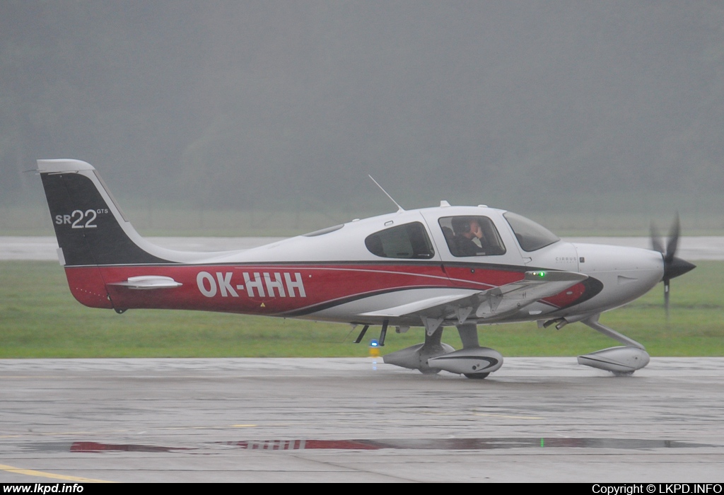 Private/Soukrom – Cirrus SR22-GTS OK-HHH