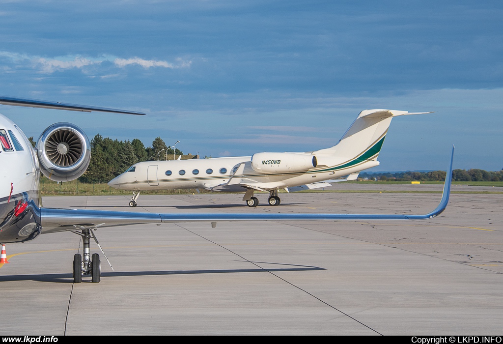 Private/Soukrom – Gulfstream G-IV-X N450WB