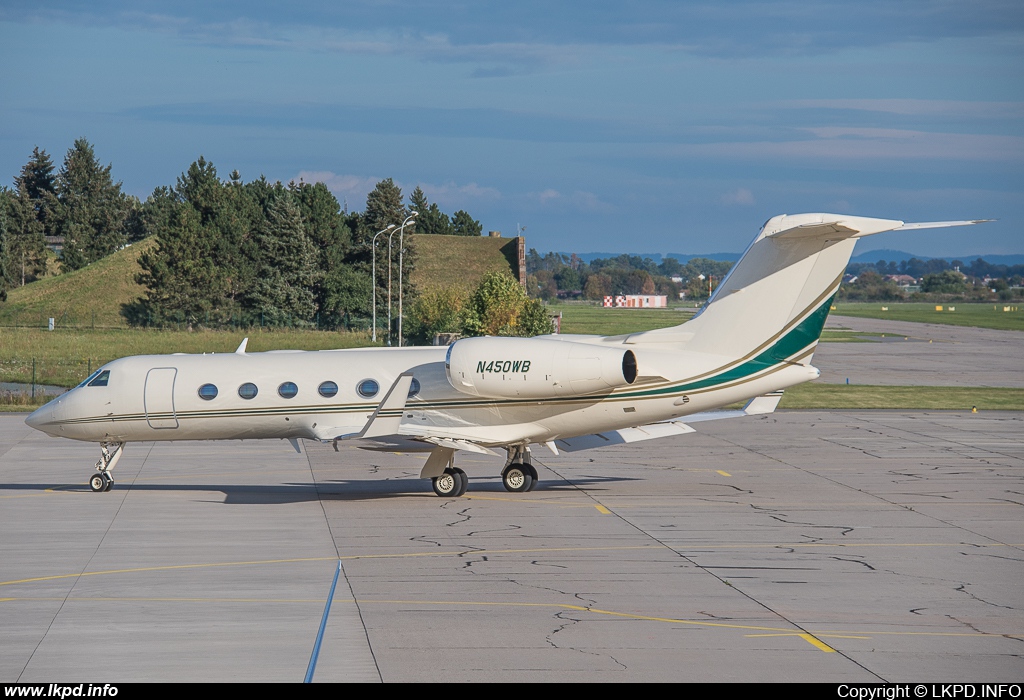 Private/Soukrom – Gulfstream G-IV-X N450WB