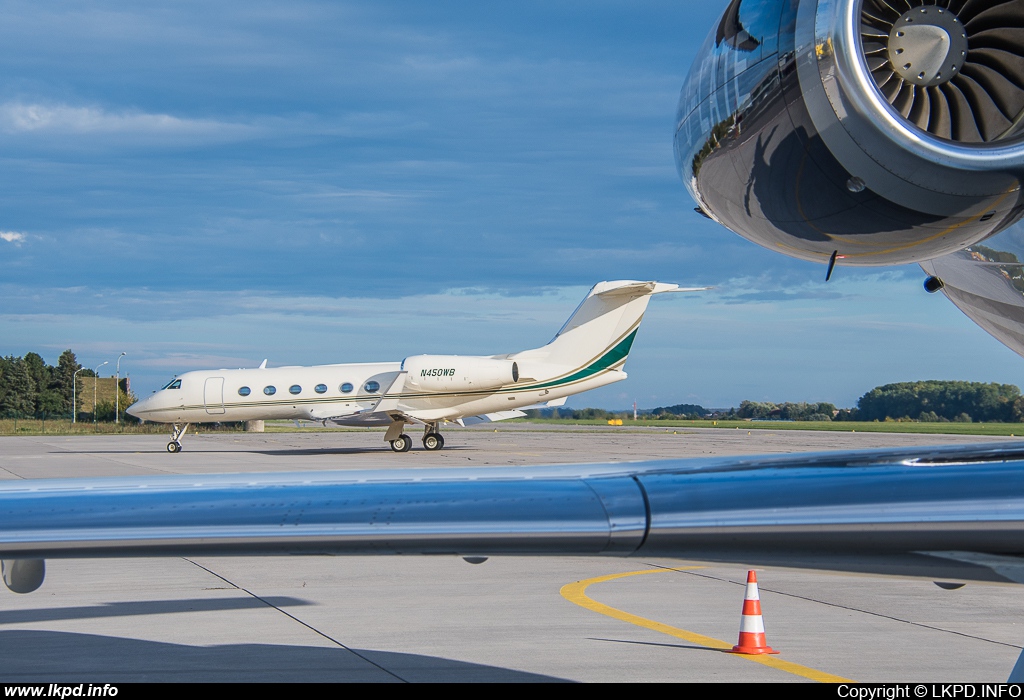 Private/Soukrom – Gulfstream G-IV-X N450WB