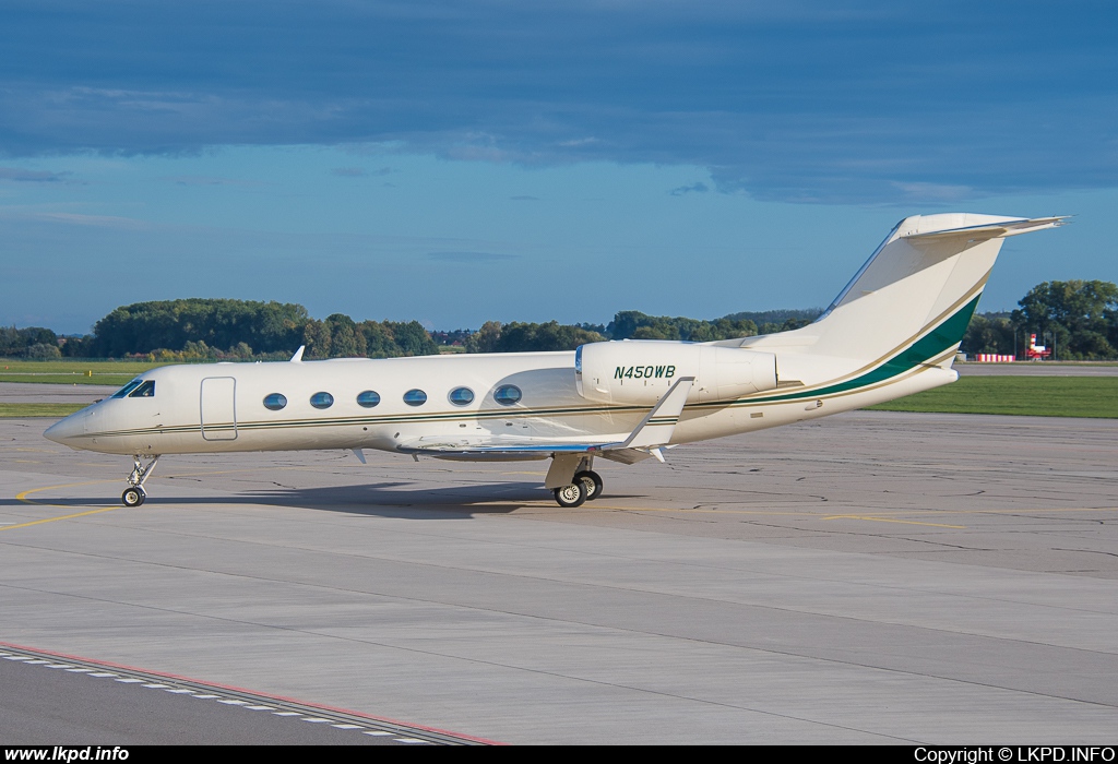 Private/Soukrom – Gulfstream G-IV-X N450WB