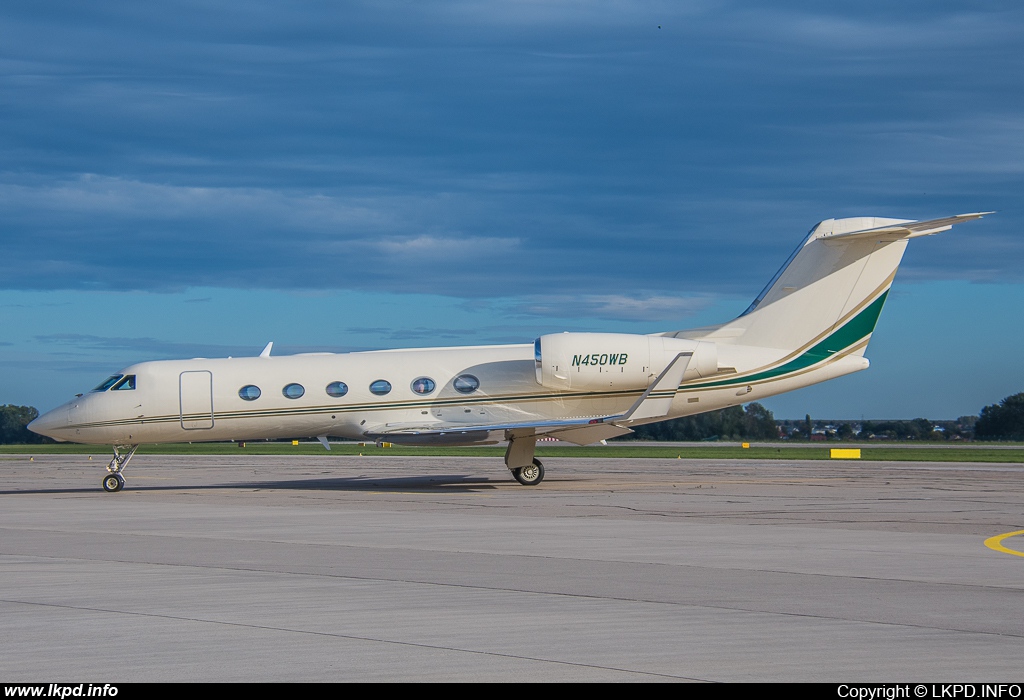 Private/Soukrom – Gulfstream G-IV-X N450WB