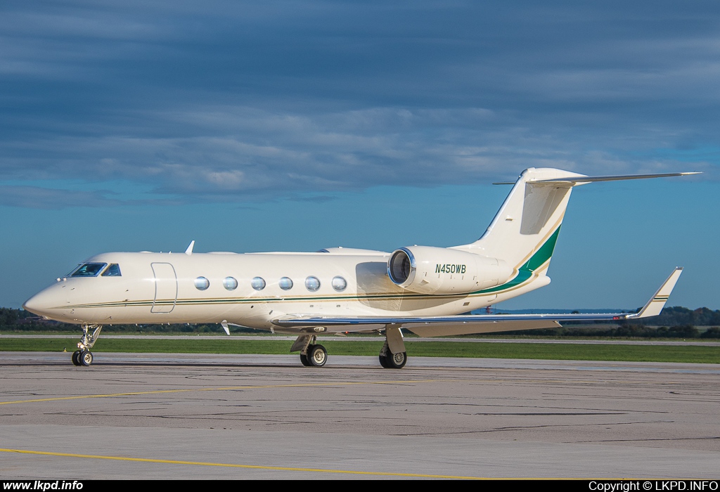 Private/Soukrom – Gulfstream G-IV-X N450WB