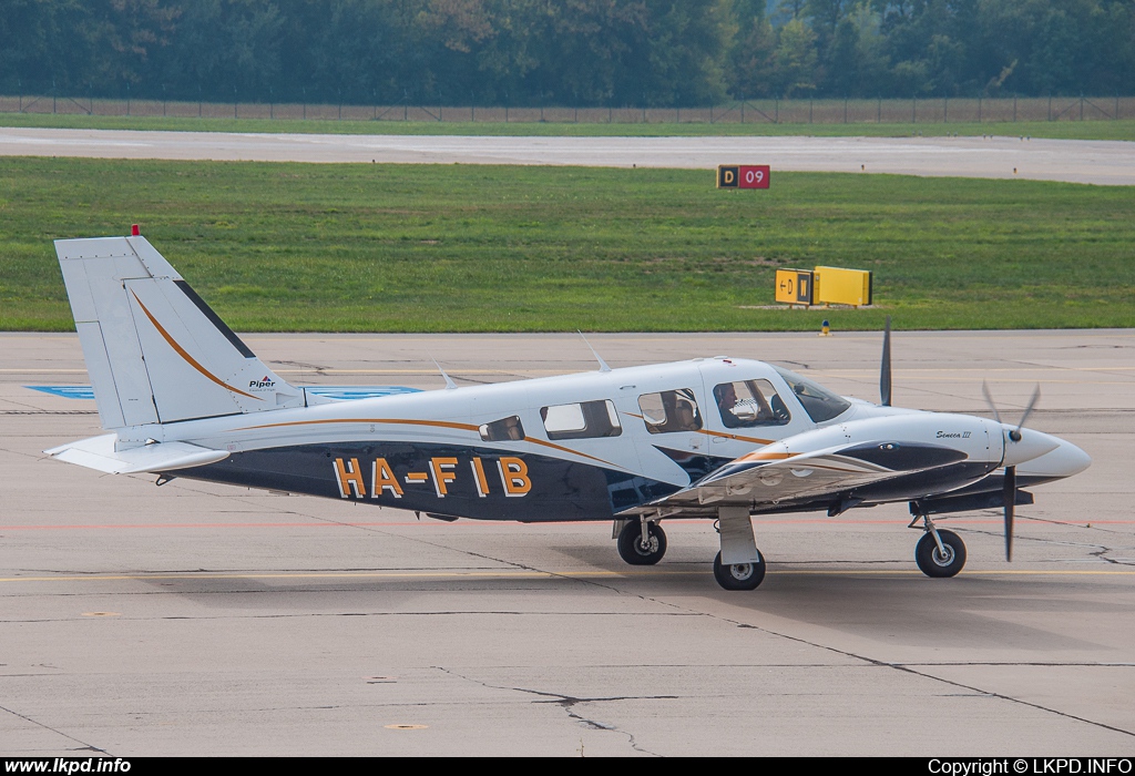 Private/Soukrom – Piper PA-34-220/III HA-FIB