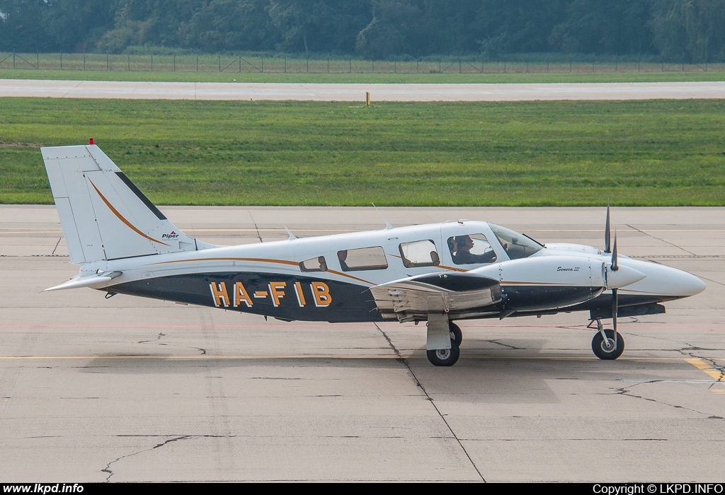 Private/Soukrom – Piper PA-34-220/III HA-FIB