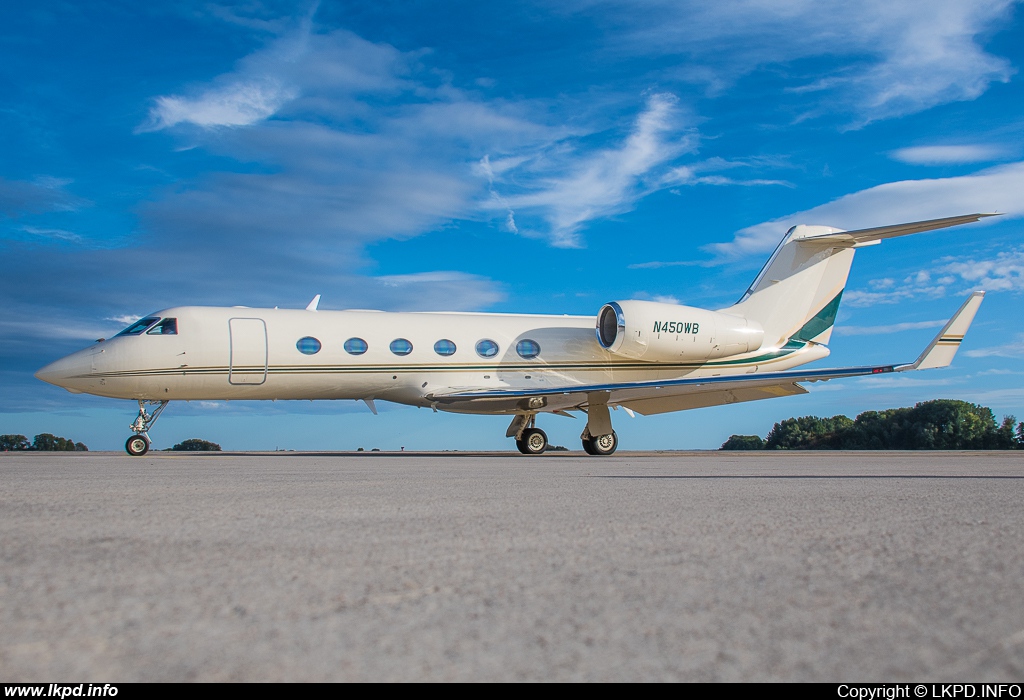 Private/Soukrom – Gulfstream G-IV-X N450WB