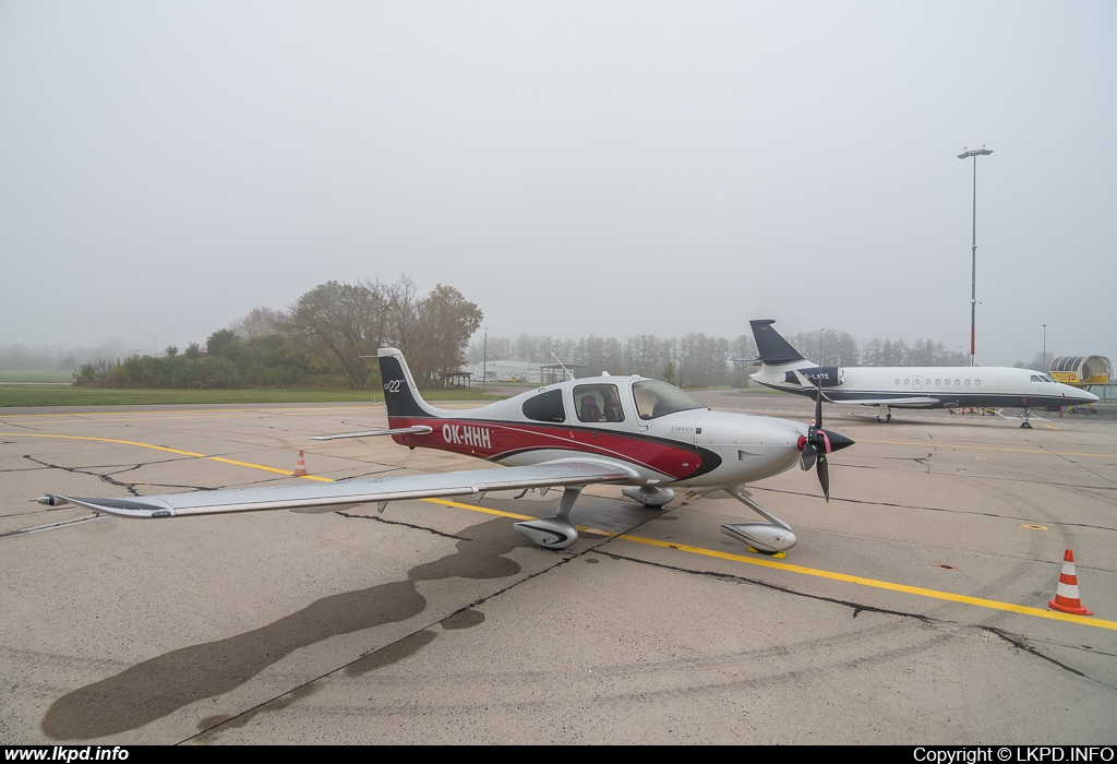 Private/Soukrom – Cirrus SR22-GTS OK-HHH