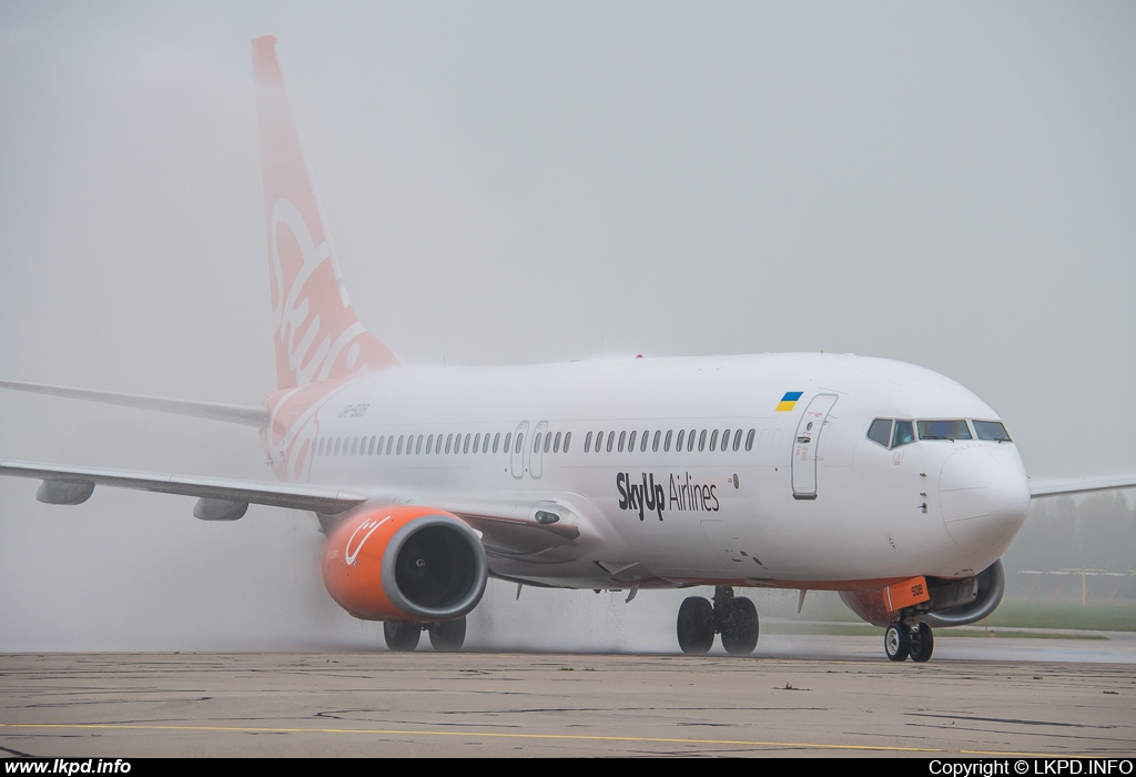 SkyUp – Boeing B737-8H6 UR-SQB