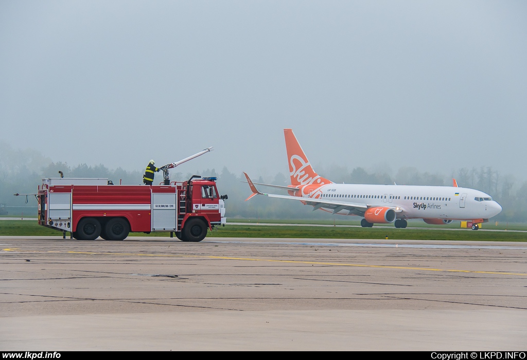 SkyUp – Boeing B737-8H6 UR-SQB