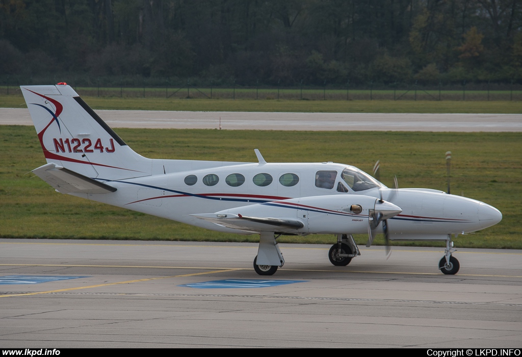 Private/Soukrom – Cessna 425/I N1224J