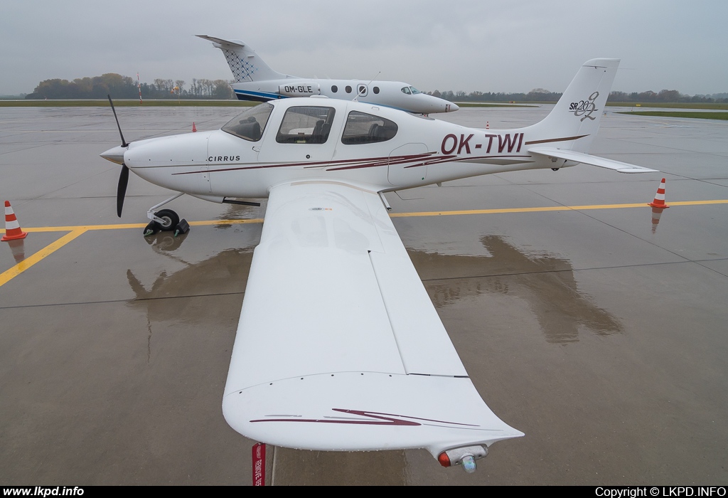 Private/Soukrom – Cirrus SR20 G2 OK-TWI