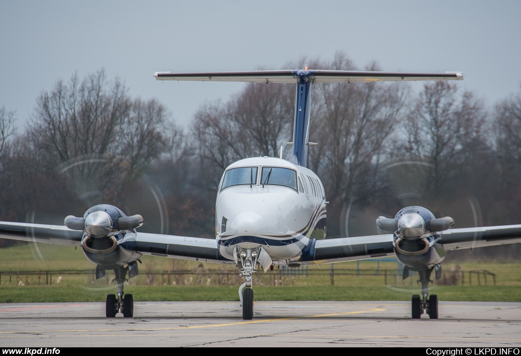 Private/Soukrom – Beech 200 G-JASS