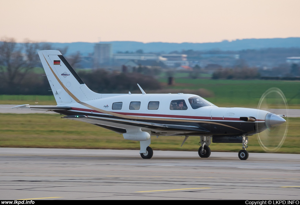 Private/Soukrom – Piper PA-46-500TP D-FLBK