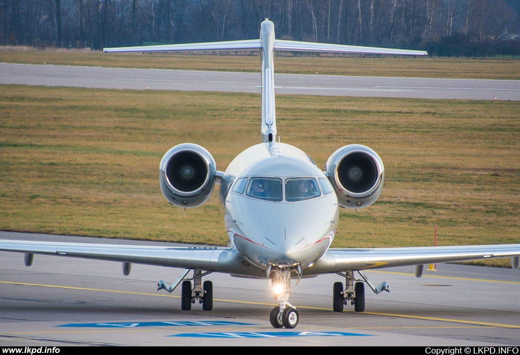 VistaJet – Bombardier BD-100-1A10 Challenger 350 9H-VCE