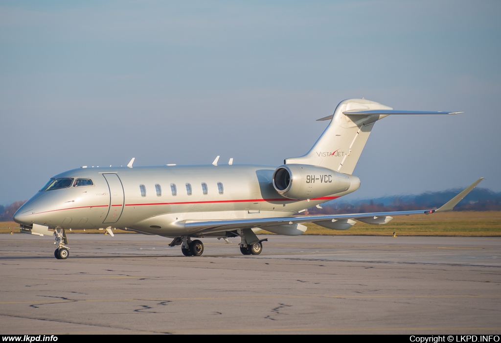 VistaJet – Bombardier BD-100-1A10 Challenger 350 9H-VCC