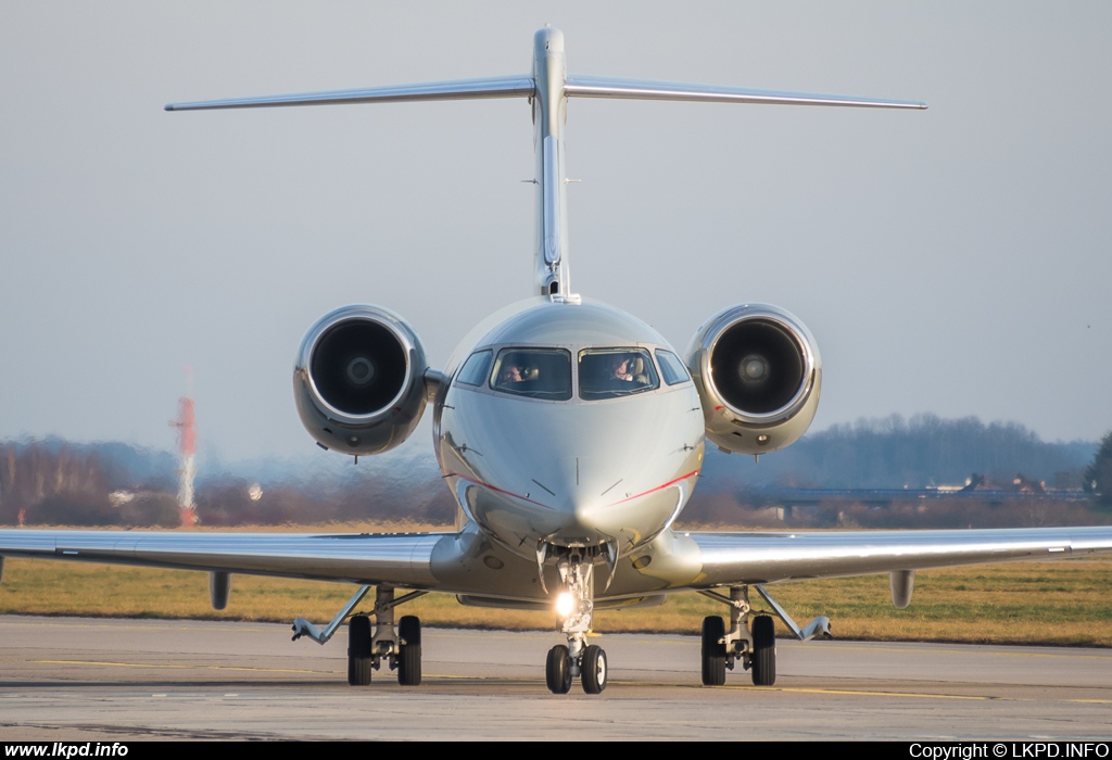 VistaJet – Bombardier BD-100-1A10 Challenger 350 9H-VCC