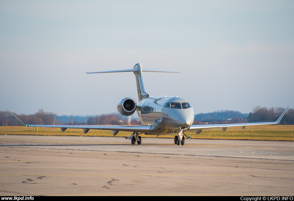 VistaJet – Bombardier BD-100-1A10 Challenger 350 9H-VCC