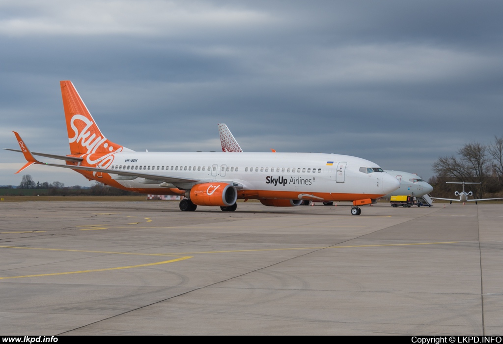 SkyUp – Boeing B737-86Q UR-SQH