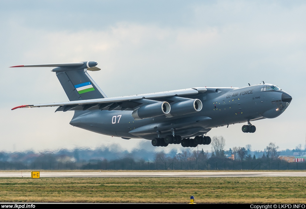 Uzbekistan Air Force – Iljuin IL-76MD UK-76007