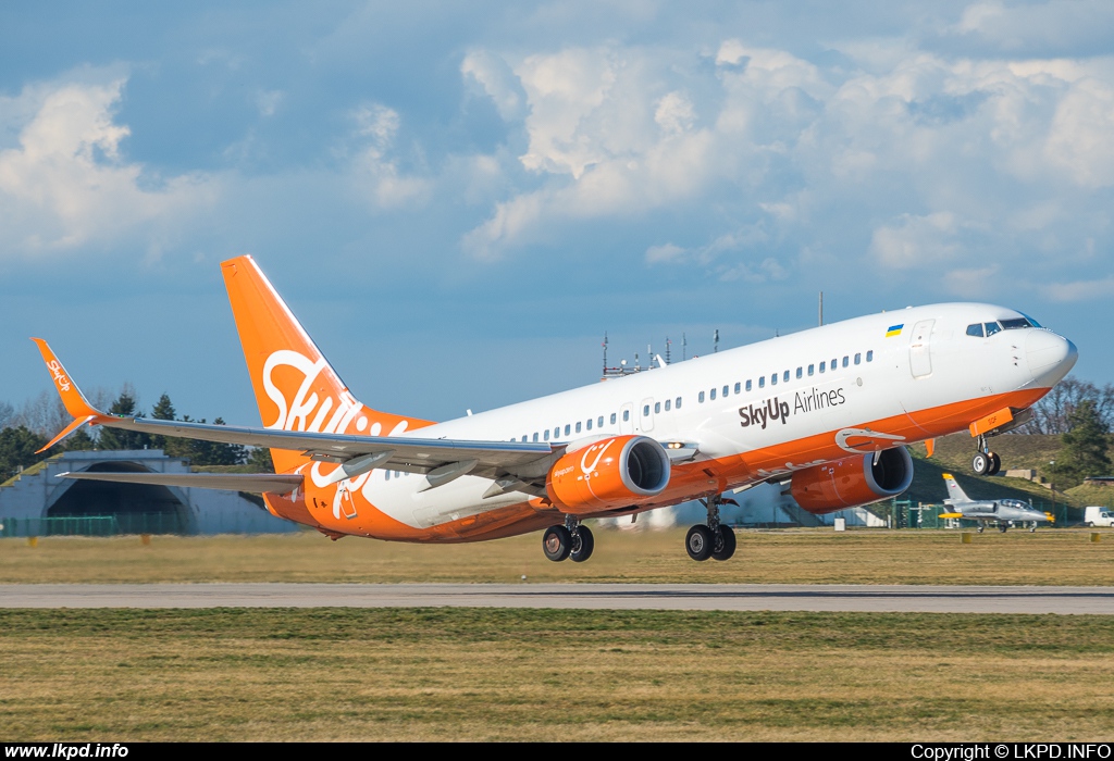 SkyUp – Boeing B737-8H6 UR-SQF