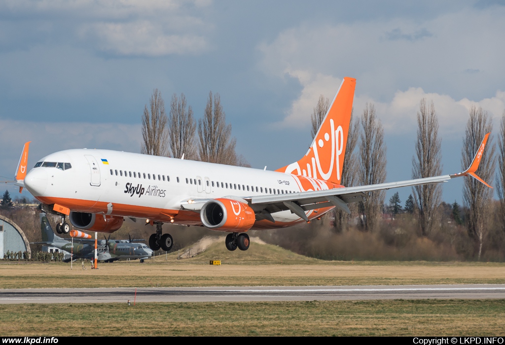 SkyUp – Boeing B737-8H6 UR-SQF