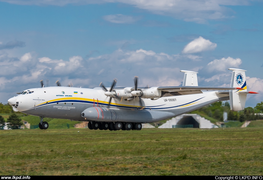 Antonov Design Bureau – Antonov AN-22A UR-09307