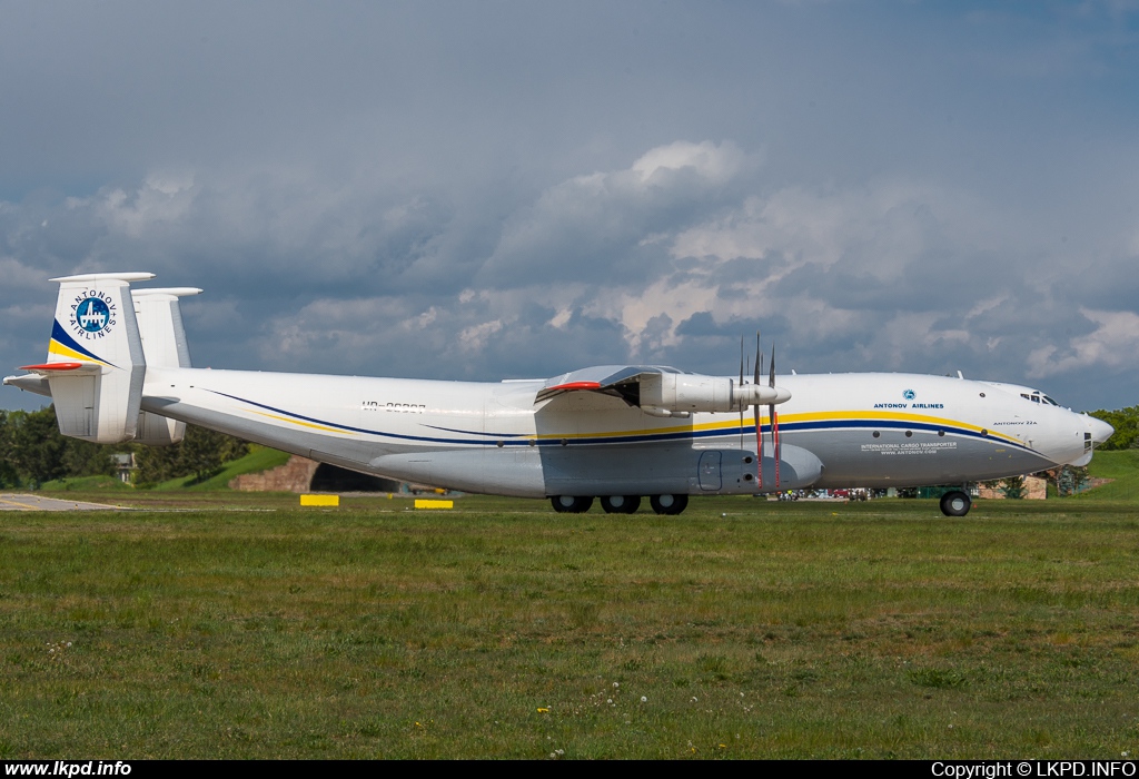 Antonov Design Bureau – Antonov AN-22A UR-09307