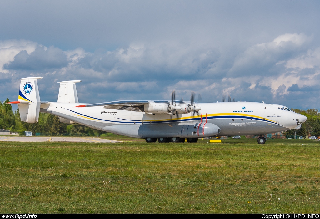 Antonov Design Bureau – Antonov AN-22A UR-09307