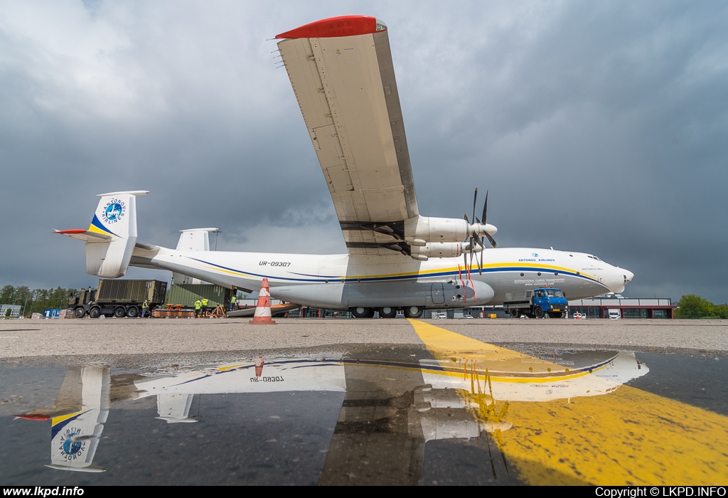 Antonov Design Bureau – Antonov AN-22A UR-09307