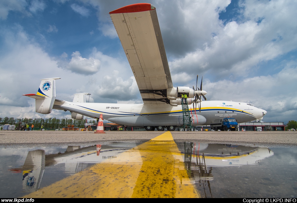 Antonov Design Bureau – Antonov AN-22A UR-09307