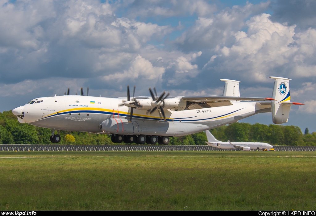 Antonov Design Bureau – Antonov AN-22A UR-09307