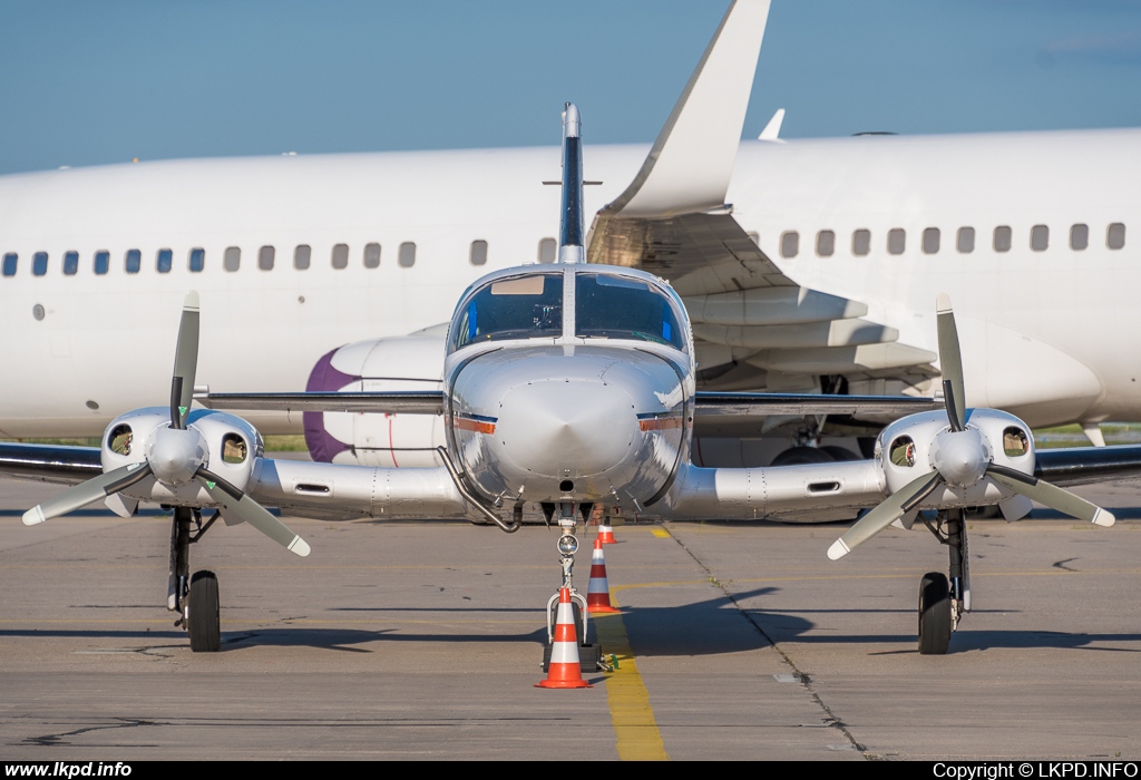 Primis – Cessna C402B OK-MIS