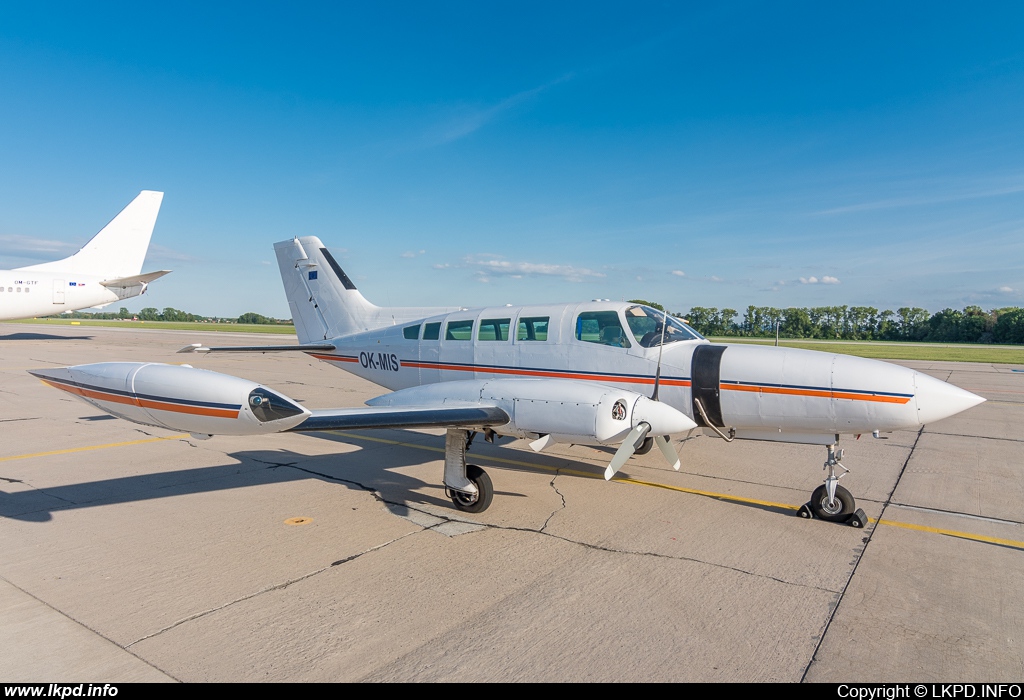 Primis – Cessna C402B OK-MIS