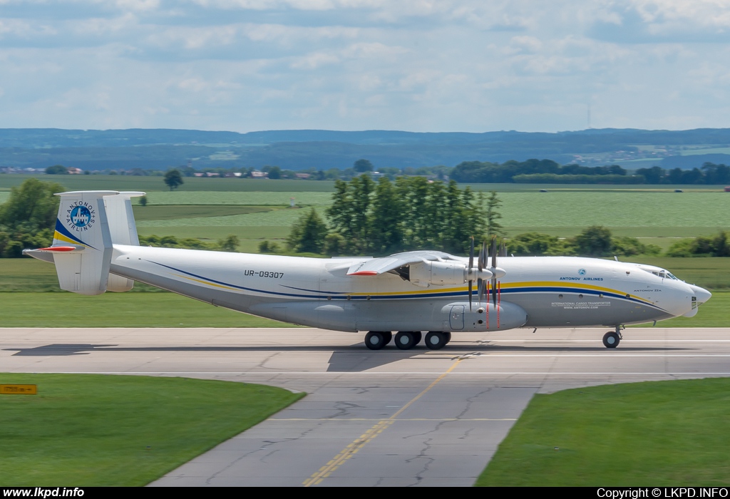 Antonov Design Bureau – Antonov AN-22A UR-09307